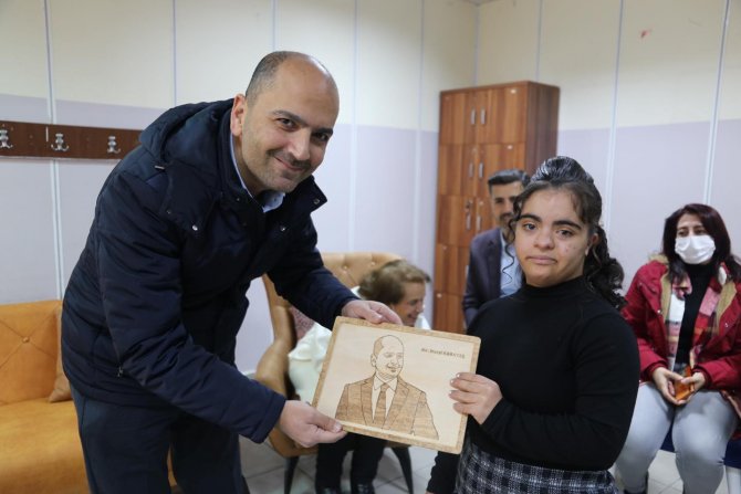 Özel Eğitim Alan Müjgan Kaya’ya Sürpriz Doğum Günü Pastası
