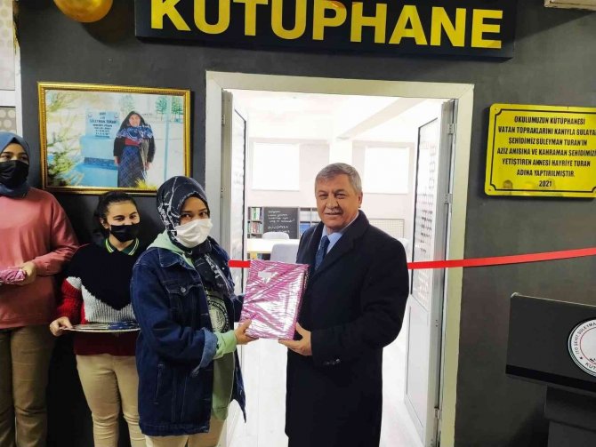 Altıntaş’ta Anadolu Lisesi’nde Kütüphane Açıldı