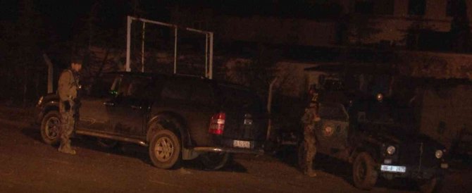 Başkent’te Polis Aracını Çalıp, Bir Polisi Levyeyle Yaralayan Şahıs Yakalandı
