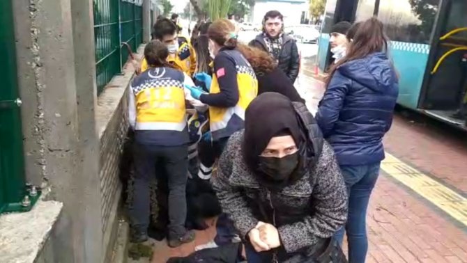 Freni Patlayan Şehiriçi Yolcu Otobüs Kontrolden Çıkıp 9 Araca Çarptı: 5 Yaralı