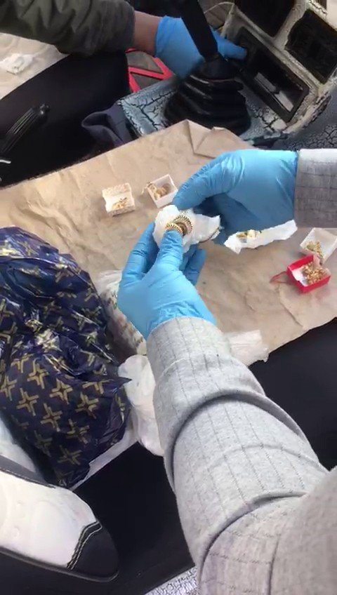 Sahte Küpeleri Satmaya Çalışırken Suçüstü Yakalandı