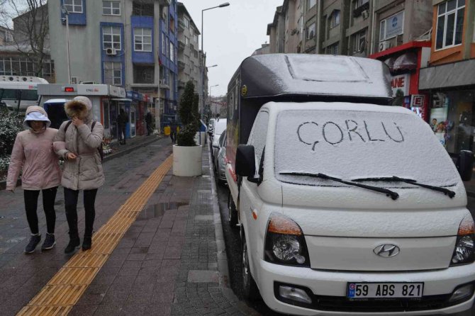 Çorlu’da Yılın İlk Karı Sevindirdi