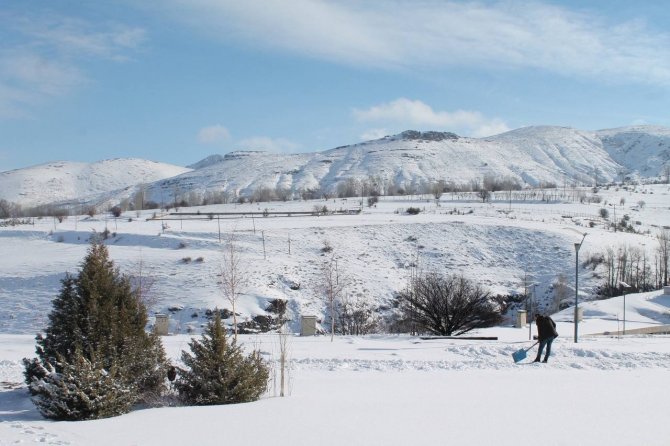 Bayburt’un Yüksek Kesimleri Yağan Karla Beyaza Büründü