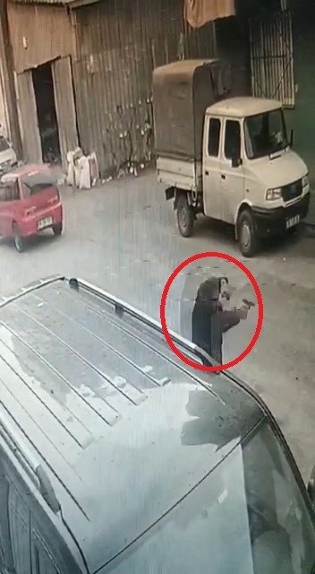 Bursa’da Güpegündüz Sokak Ortasında Silahlı Çatışma Anı Kameralarda