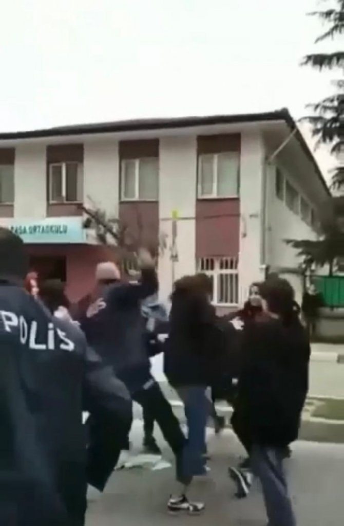 Bursa’da Liseli Kızların Meydan Savaşı Kameraya Böyle Yansıdı