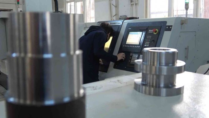 Meslek Lisesi Öğrencileri Üretiyor, 27 Ülkeye İhraç Oluyor