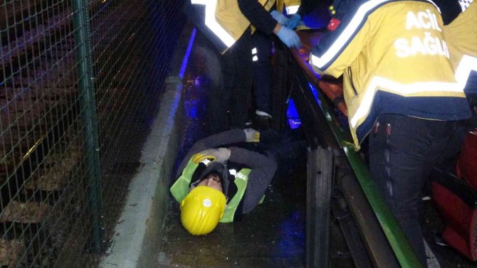 Otomobil Bakım Yapan İşçilerin Arasına Daldı: 6 Yaralı