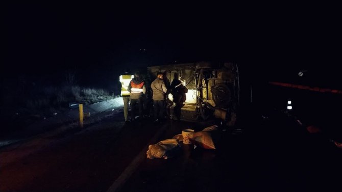 Cenaze Törenine Giden Minibüs Devrildi: 1 Ölü, 8 Yaralı