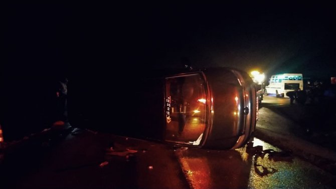 Cenaze Törenine Giden Minibüs Devrildi: 1 Ölü, 8 Yaralı