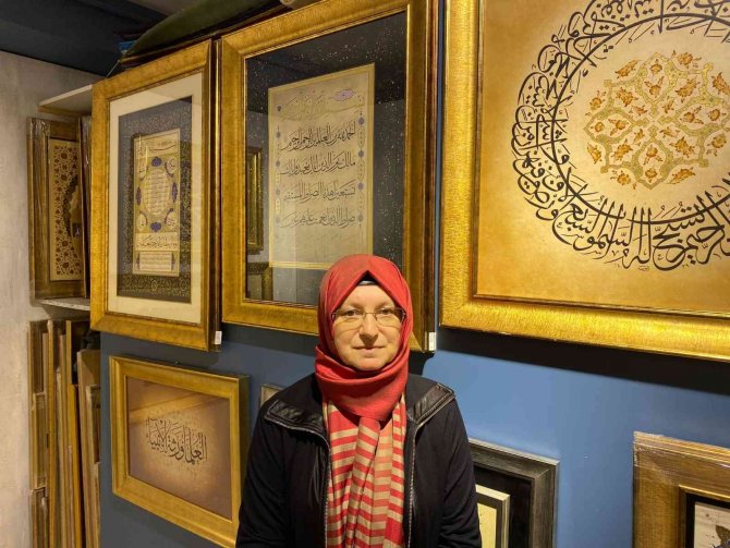 Hattat Ayten Tiryaki: “Ürettiğimiz Eserler Hiçbir Zaman En Güzeli Değildir Ama Daha Güzele Ulaşmak Yolunda Bir Safhadır”