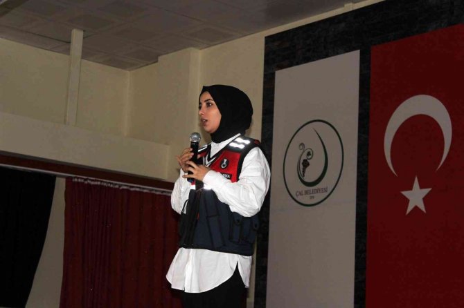 Çal’da ’En İ̇yi Narkotik Polisi: Anne’ Projesi Tanıtıldı