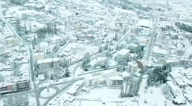 Beyaz Örtüyle Uyanan Denizli’de Kar Kalınlığı 30 Santimetreye Yükseldi
