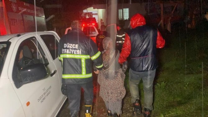 Düzce İ̇tfaiyesi 2021’de 595 Can Kurtardı