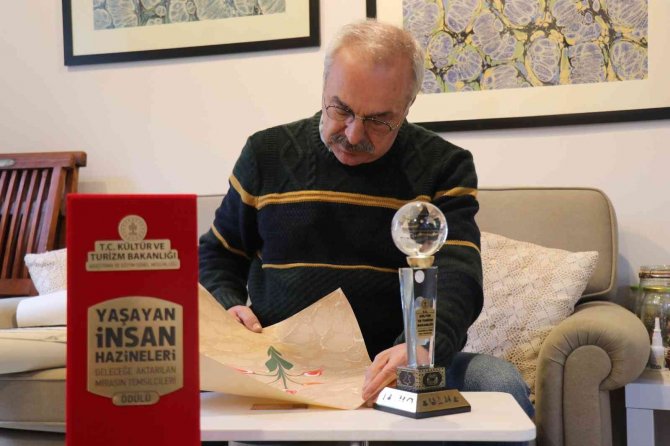 Ebru Sanatını Son Üstadından Öğrendi, Şimdi Gelecek Nesillere Aktarıyor