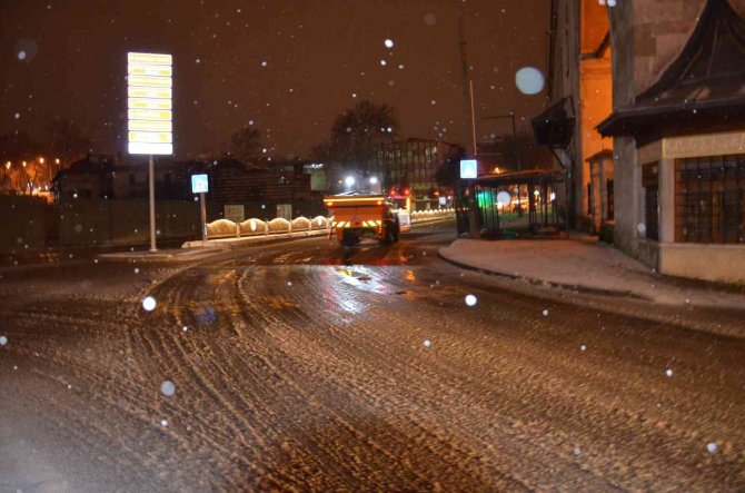 Kar Yağışı Etkisini Artırıyor