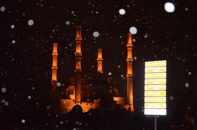Kar Yağışı Etkisini Artırıyor