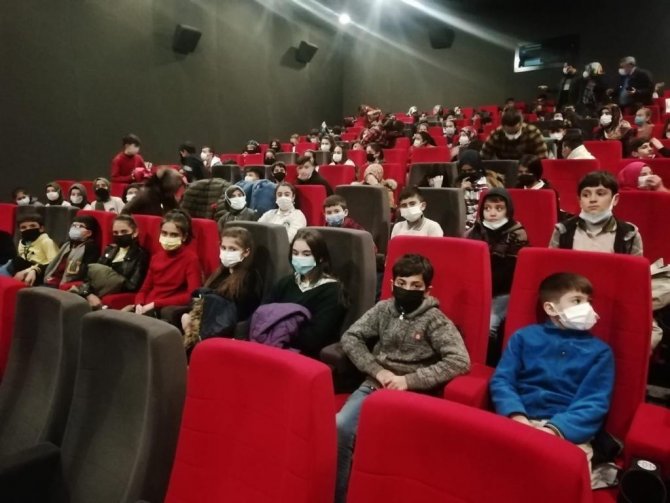 Elazığ’da Öğrenciler ’Kesişme İ̇yi Ki Varsın Eren’ Filmini İzledi