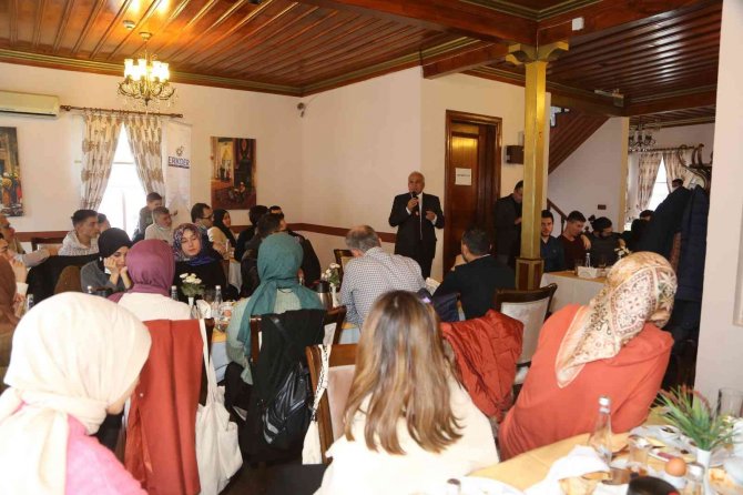 Başkan Tollu, İ̇stanbul’da Erdemlili Üniversite Öğrencileriyle Buluştu