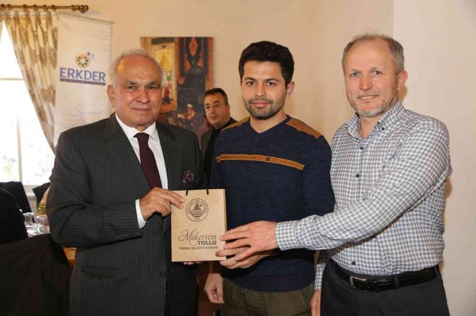 Başkan Tollu, İ̇stanbul’da Erdemlili Üniversite Öğrencileriyle Buluştu