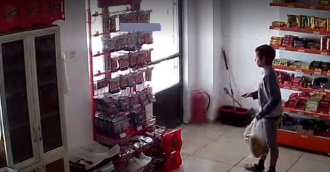Erzincan’da Köpek Saldırısından Son Anda Kaçan Çocuğun Korku Dolu Anları Güvenlik Kamerasına Yansıdı