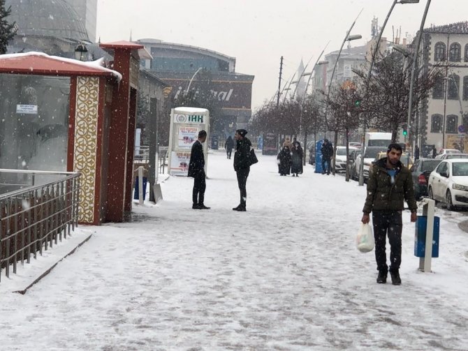 Erzurum Beyaz Örtüyle Kaplandı