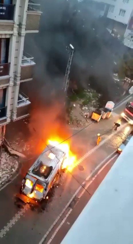 Esenyurt’ta İşçi Servisi Alev Topuna Döndü