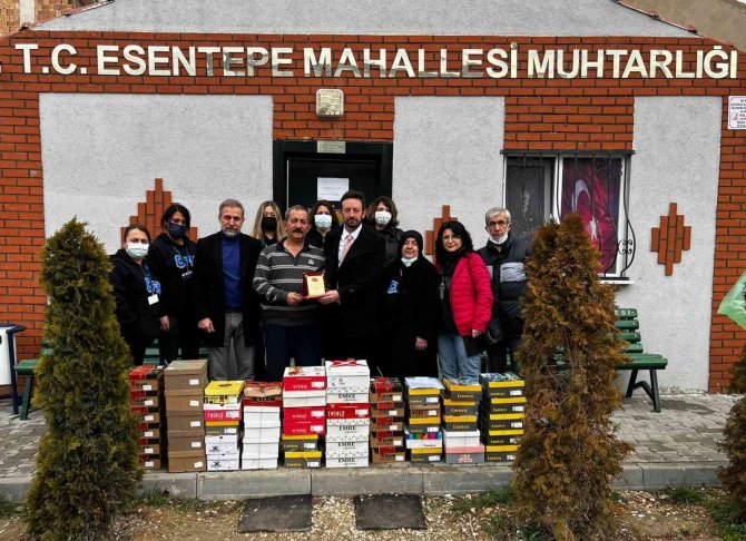 ‘Kardeşim Üşümesin’ Projesi Kapsamında 300 Çocuğa Bot Yardımı Yapıldı