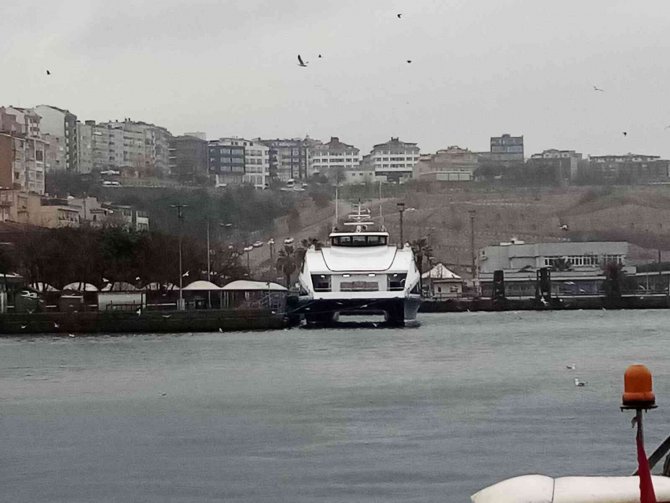 Bandırma’da Fırtına Ve Yağış Etkili Oluyor