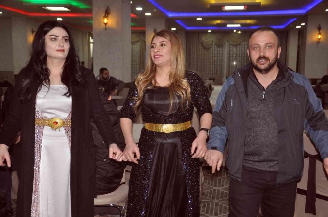 Dondurucu Havalara Rağmen Düğünler Devam Ediyor