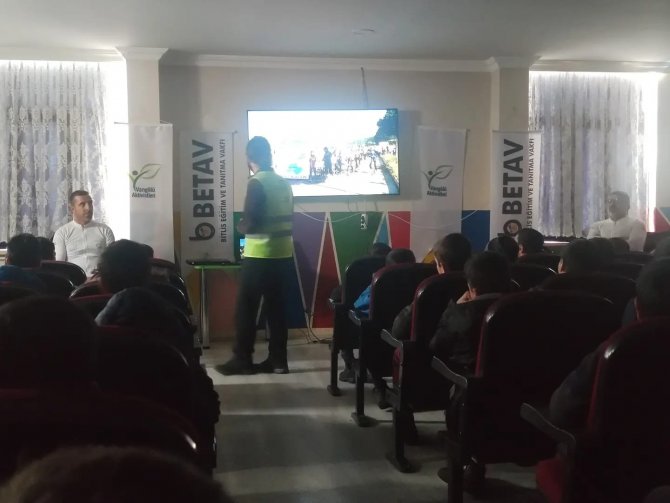 Hizan’daki Öğrencilere ‘Çevre Ve Van Gölü Havzası’ Eğitimi