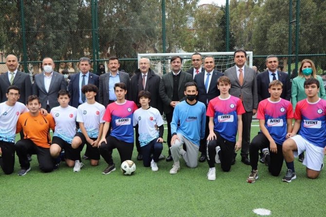 Karabağlar’da Yapımı Tamamlanan Spor Tesisleri Açıldı