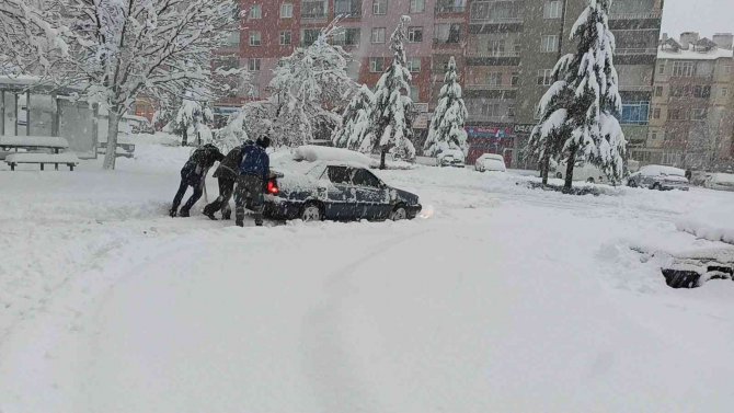 Konya’da Kar Yağışı Hayatı Olumsuz Etkiliyor