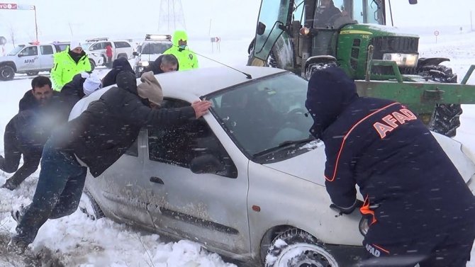 Kara Saplanan Araçları Kurtarma Operasyonu