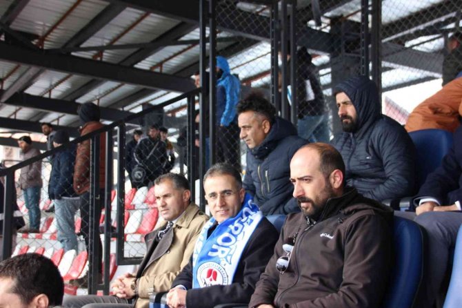 Turkcell Kadın Futbol Süper Ligi: Hakkari Gücü Kadın Takımı: 1 - Fatih Karagümrük: 1