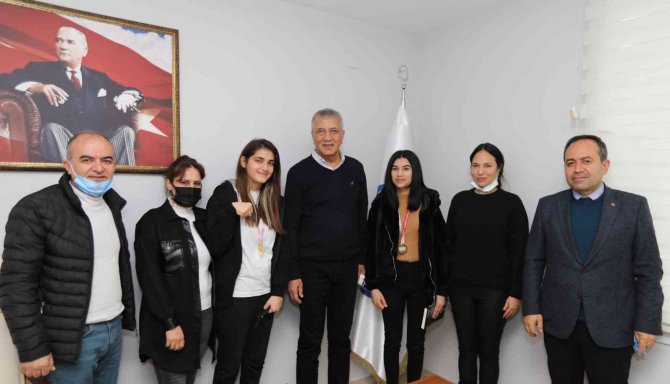 Şampiyonada Mersin’in Temsil Edecek Bilek Güreşçisi Kızlar Başkan Tarhan İle Buluştu