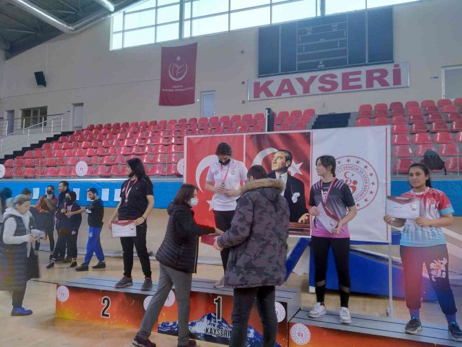 Şampiyonada Mersin’in Temsil Edecek Bilek Güreşçisi Kızlar Başkan Tarhan İle Buluştu