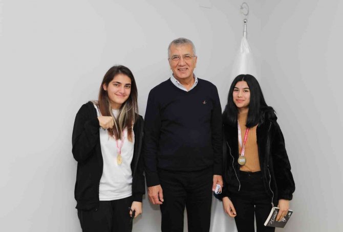 Şampiyonada Mersin’in Temsil Edecek Bilek Güreşçisi Kızlar Başkan Tarhan İle Buluştu