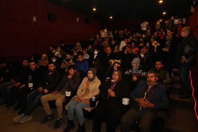 Başkan Ramazan İle Ak Parti Gençler "Kesişme; İ̇yi Ki Varsın Eren" Filmini İzledi