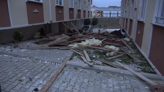 Kırklareli’nde Fırtınanın Verdiği Hasar Gün Ağarınca Ortaya Çıktı