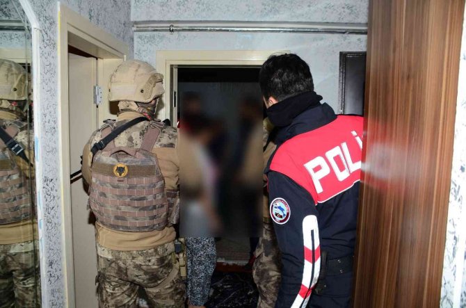 Kocaeli Ve 8 İlde Hırsızlık Çetesine Polis Operasyonu