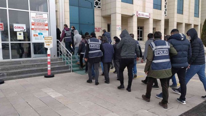 Konya’da Arama Kararı Olan 65 Kişi Yakalandı