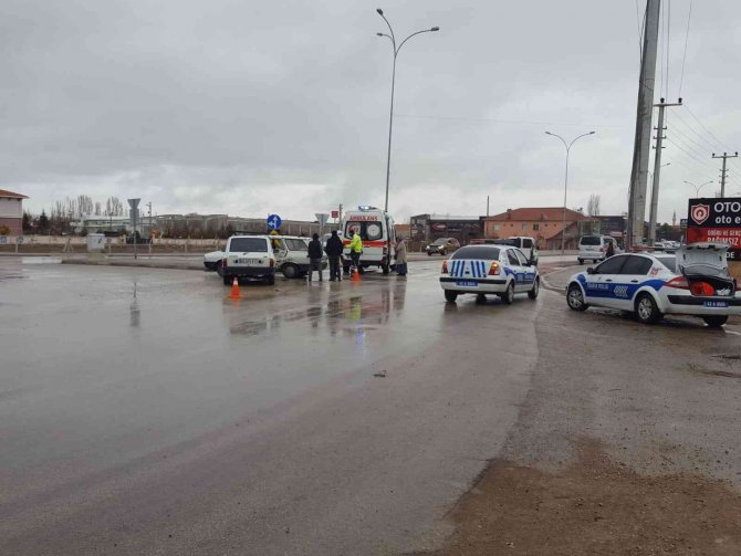 Ereğli’de Otomobiller Çarpıştı: 3 Yaralı