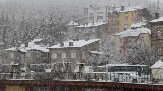 Hadim’de Kar Yağışı Etkili Oluyor
