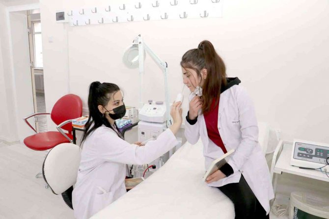 Lise Bünyesinde Güzellik Ve Saç Bakım Atölyesi Açıldı