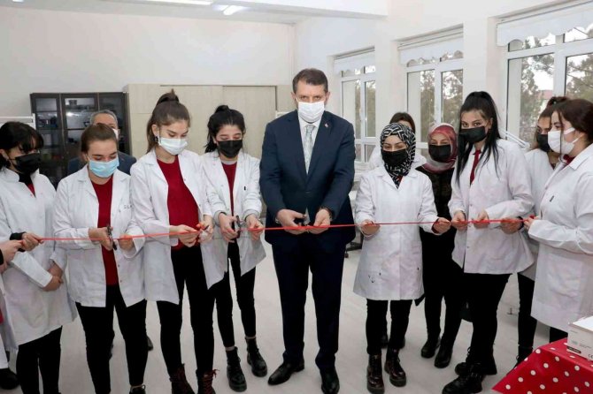 Lise Bünyesinde Güzellik Ve Saç Bakım Atölyesi Açıldı