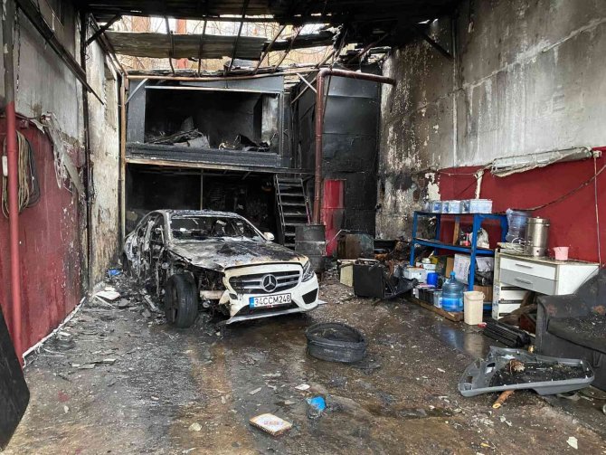 Maltepe’de Araç Bakım Ve Tamiri Yapılan İş Yerinde Yangın