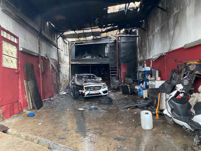Maltepe’de Araç Bakım Ve Tamiri Yapılan İş Yerinde Yangın