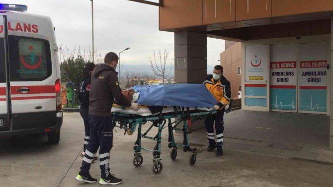 Çubuk Kırma Makinesine Kolunu Kaptıran Çiftçi Ölümden Döndü