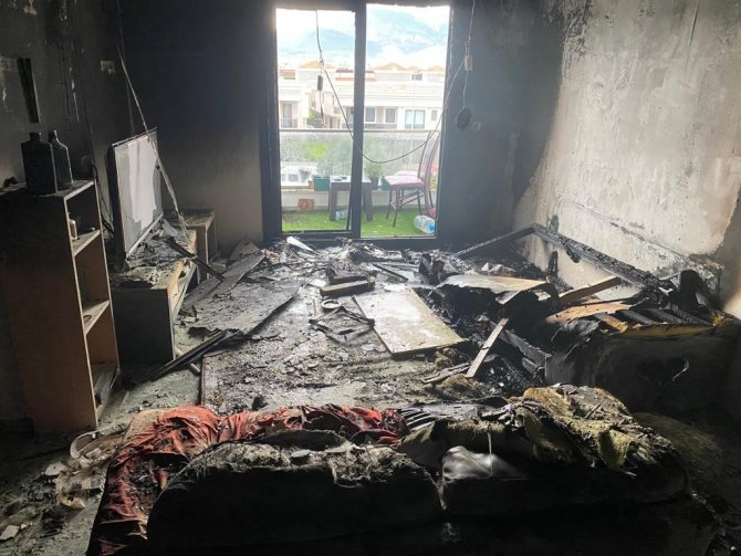 Yangında Ayrı Düşen Köpek Ve Sahibini İtfaiye Kavuşturdu