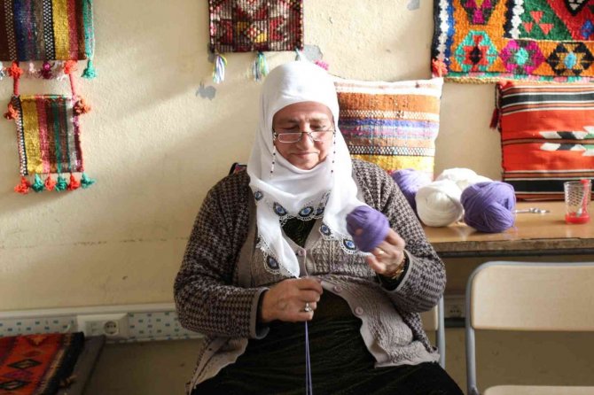 Yitirilmek Üzere Olan Kilim Dokuma Sanatı Mardin’de Açılan Kursla Varlığını Sürdürüyor